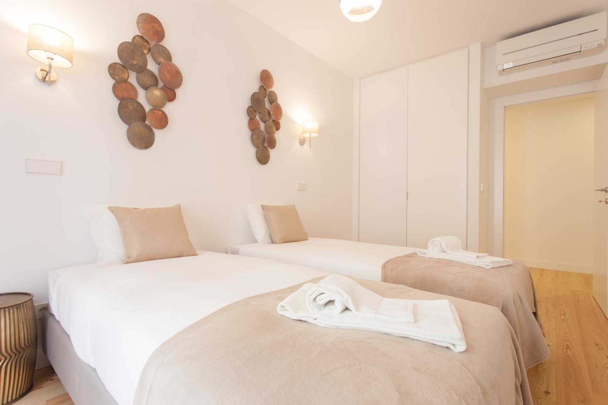 Mouraria Blue Three-Bedroom Apartment W/ Parking - By Lu Holidays Lisboa Eksteriør bilde