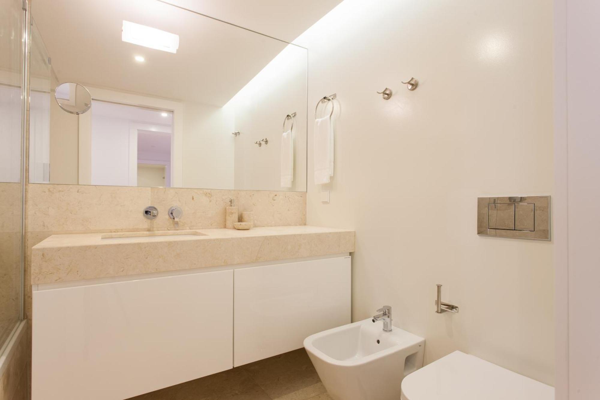 Mouraria Blue Three-Bedroom Apartment W/ Parking - By Lu Holidays Lisboa Eksteriør bilde