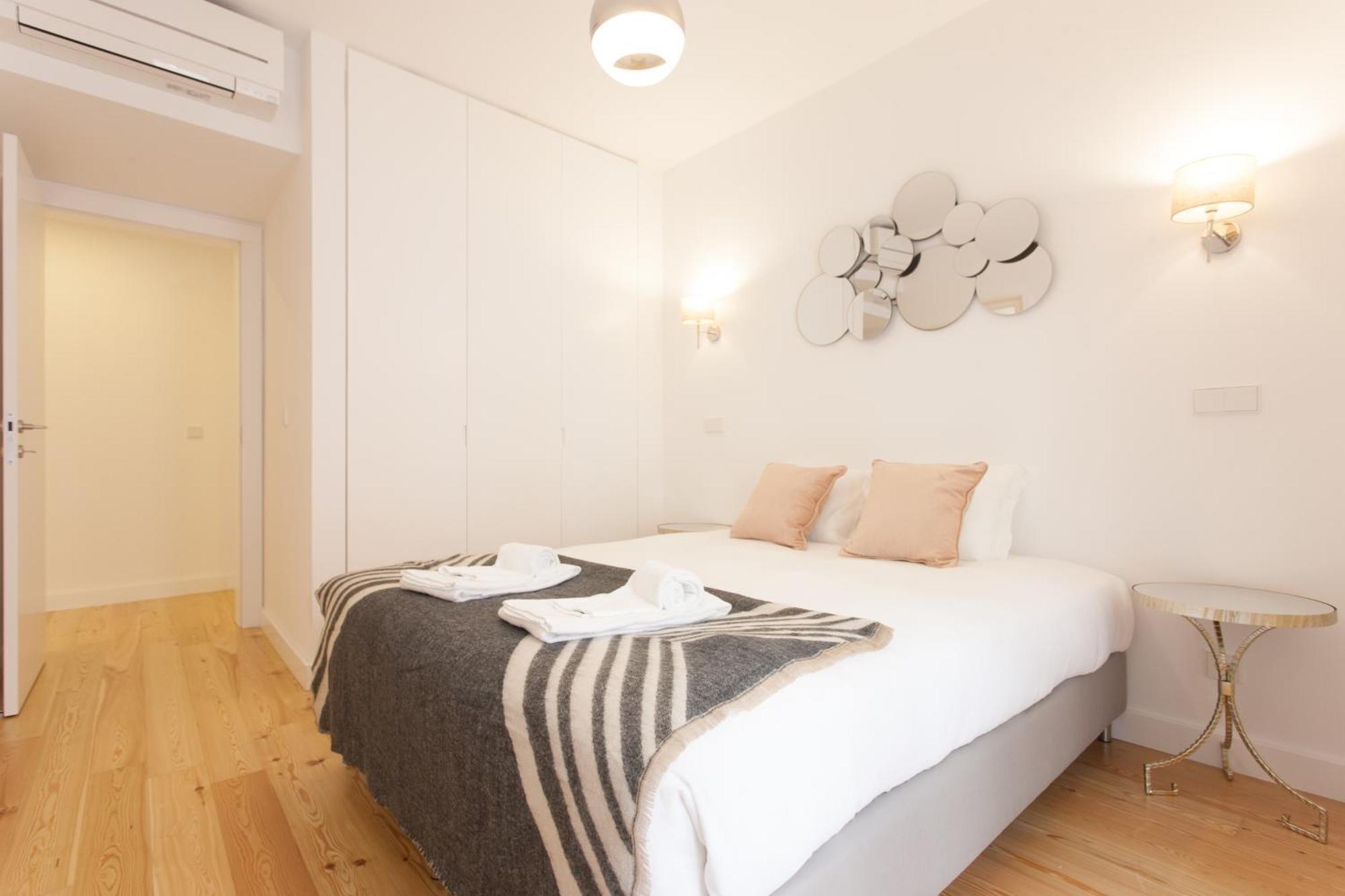 Mouraria Blue Three-Bedroom Apartment W/ Parking - By Lu Holidays Lisboa Eksteriør bilde